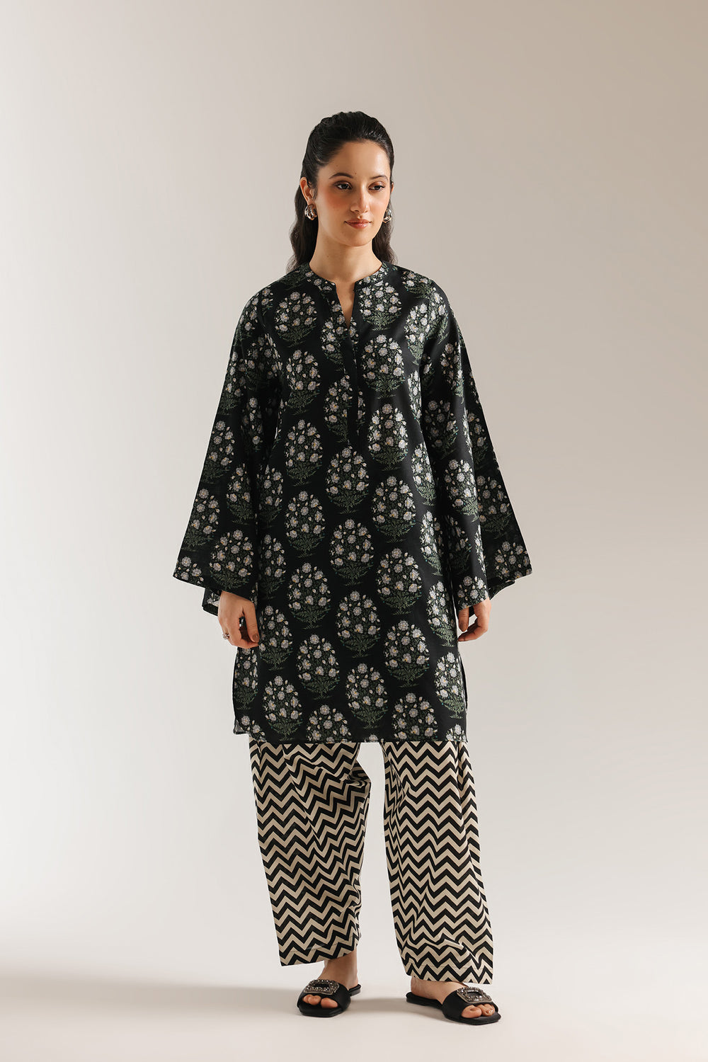 Aafiya Floral Printed Kurti With Chevron Pants Set