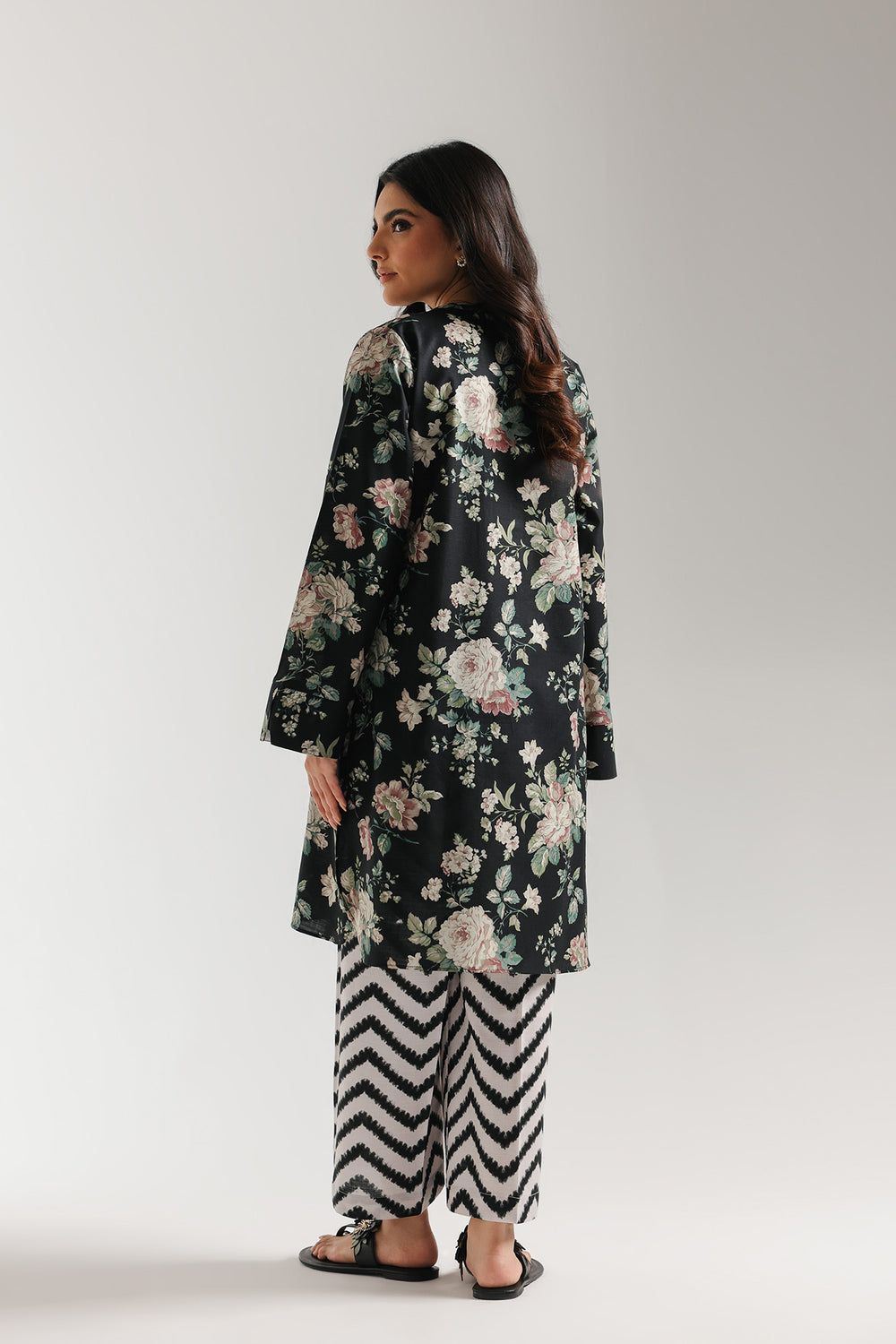 Inaaya Floral Printed Kurti With Chevron Pants Set